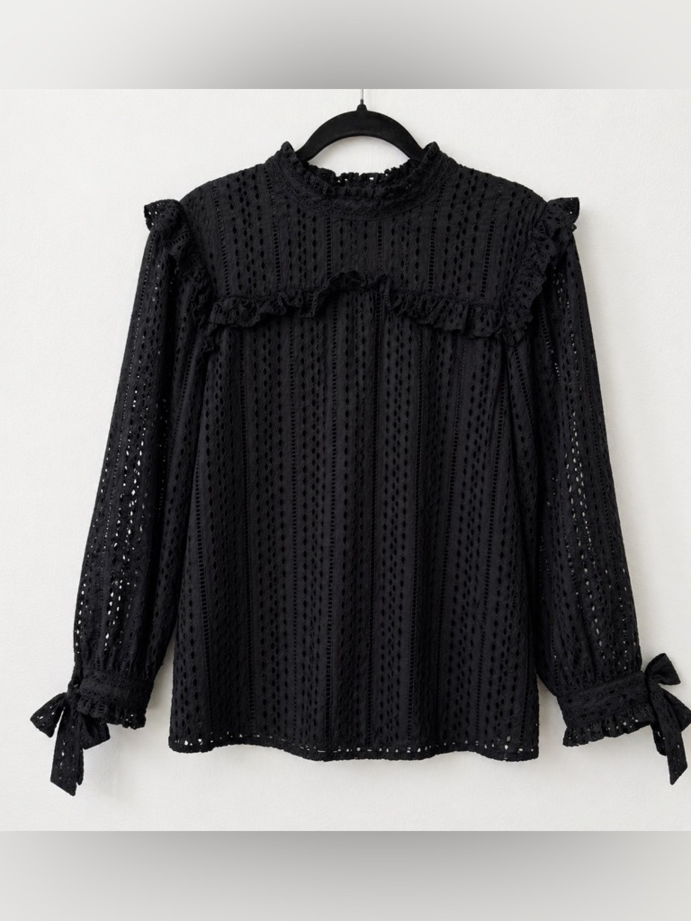 Madewell Black Eyelet Lace Blouse Back Wrist Tie Neck Boho Romantic Top M